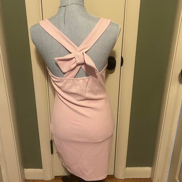 Pink bodycon dress with crisscross - Picture 4 of 7
